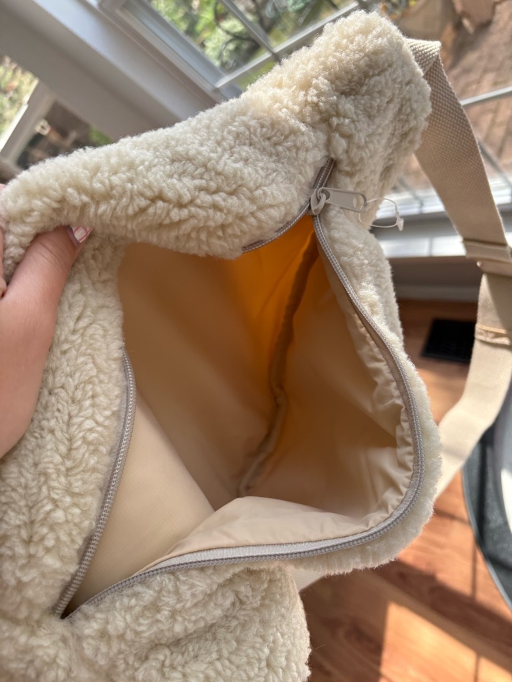 Cozy Cream Sherpa Crossbody Bag - Picture 4 of 4